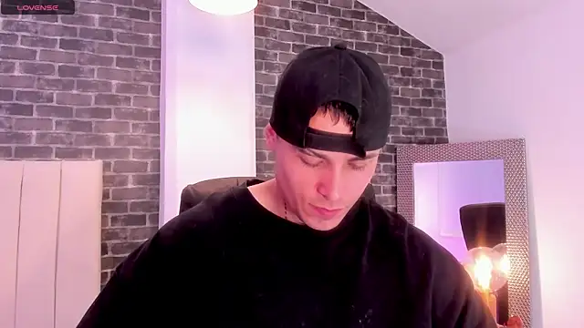 connorsmiith online show from March 24, 12:05 pm