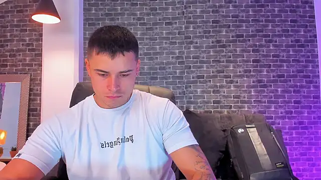 Snapshot of connorsmiith chatting on September 29, 12:00 pm connorsmiith online show from September 29, 12:00 pm