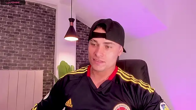 connorsmiith online show from March 10, 12:09 pm