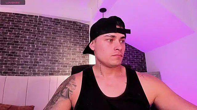 connorsmiith online show from March 13, 12:32 pm