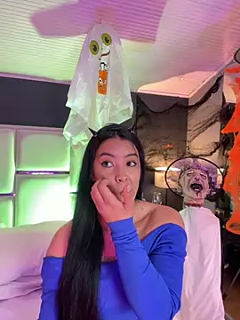 BellaFernandez   online show from October 30, 1:53 pm