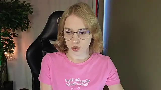 BarbieRichy online show from September 12, 5:18 am