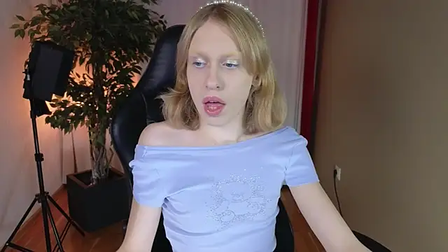 BarbieRichy online show from October 16, 6:32 am