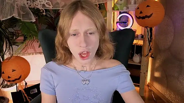 BarbieRichy online show from October 31, 5:26 am