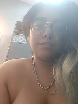 Lovelyrainn online show from November 18, 5:05 pm