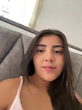 Snapshot of Lupe_19 chatting on September 14, 10:21 pm Lupe 19 online show from September 14, 10:21 pm