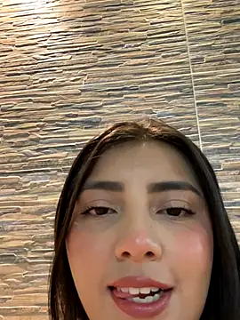 Snapshot of Lupe_19 chatting on October 19, 5:54 am Lupe 19 online show from October 19, 5:54 am
