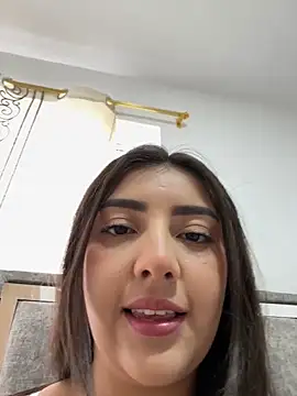 Snapshot of Lupe_19 chatting on September 21, 8:36 pm Lupe 19 online show from September 21, 8:36 pm