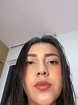 Snapshot of Lupe_19 chatting on October 19, 11:29 pm Lupe 19 online show from October 19, 11:29 pm