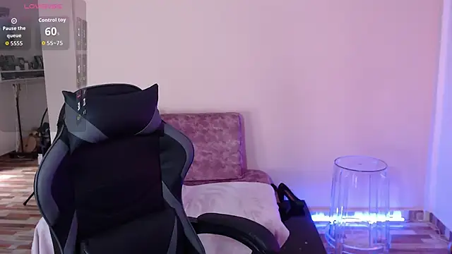 Susanahendrix online show from March 28, 6:31 pm