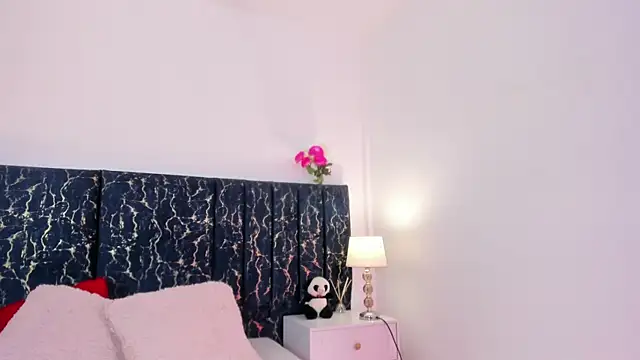 katte landerr online show from April 10, 1:18 pm