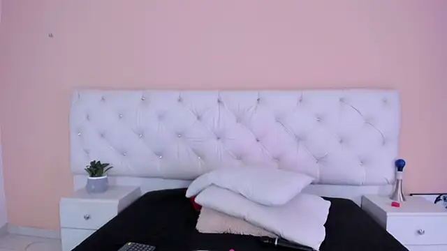 katte landerr online show from November 27, 1:22 pm