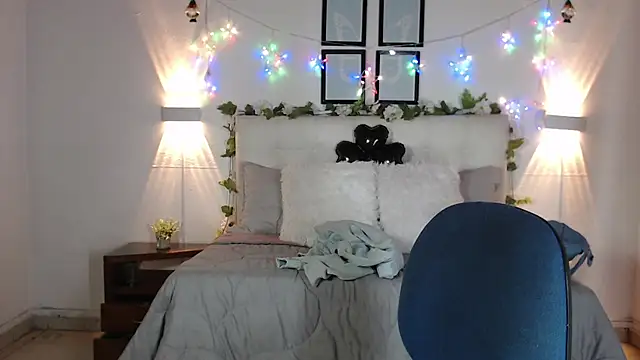 Megan 05  online show from March 12, 6:12 pm