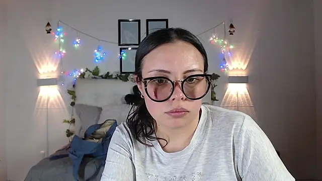 Megan 05  online show from March 31, 6:54 pm