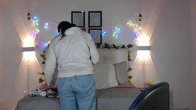 Megan 05  online show from March 5, 6:15 pm