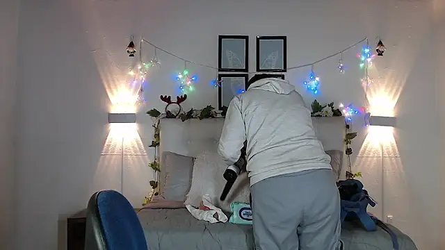 Megan 05  online show from January 9, 6:37 pm