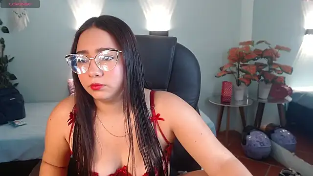 tinisweet online show from May 4, 6:11 pm