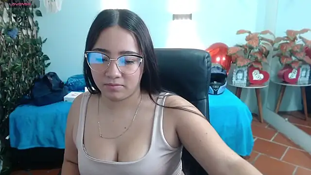 tinisweet online show from April 9, 2:12 pm