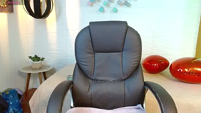 tinisweet online show from March 21, 1:59 pm