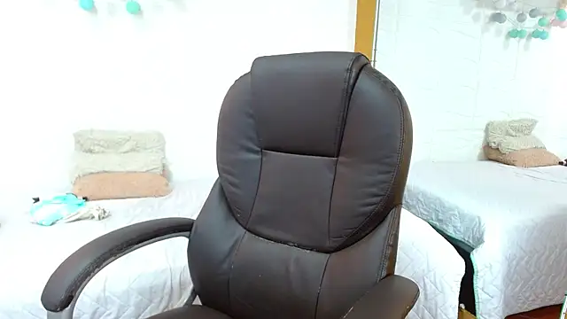tinisweet online show from April 4, 1:39 pm
