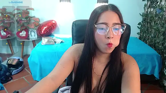 tinisweet online show from April 14, 7:52 pm