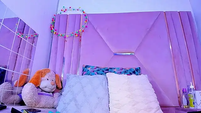 jazmin waked online show from February 22, 4:15 am