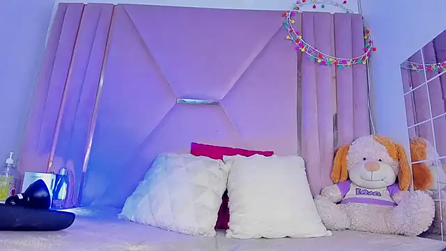 jazmin waked online show from February 9, 4:21 am