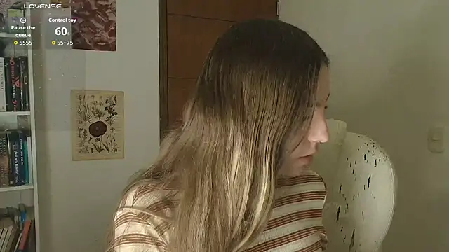 velvet  moon online show from February 26, 5:40 am