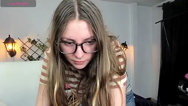 velvet  moon online show from March 13, 3:55 am