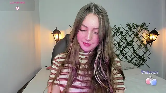 velvet  moon online show from February 6, 1:12 am