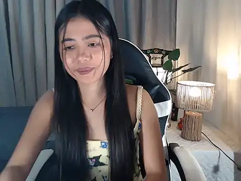 Snapshot of pinay_sharmelyn chatting on February 12, 1:44 pm pinay sharmelyn online show from February 12, 1:44 pm