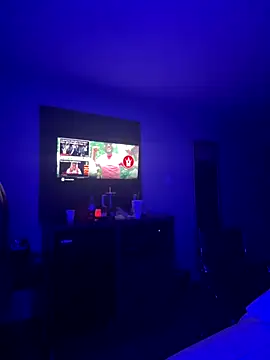 Snapshot of BigMfLuther chatting on December 16, 4:39 am BigMfLuther online show from December 16, 4:39 am