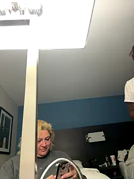 Snapshot of BigMfLuther chatting on November 12, 4:44 pm BigMfLuther online show from November 12, 4:44 pm