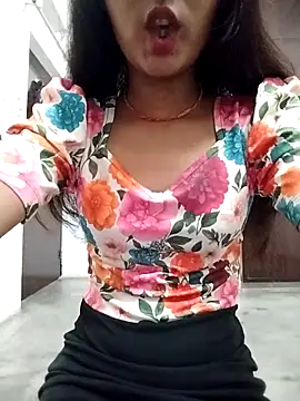 Naina 04 online show from October 2, 3:59 pm