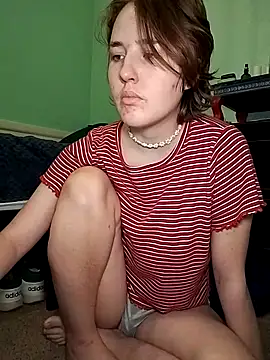 Snapshot of angelbliss10100 chatting on October 25, 3:45 pm angelbliss10100 online show from October 25, 3:45 pm