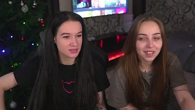 Snapshot of lis_silver chatting on December 19, 7:44 am lis silver online show from December 19, 7:44 am