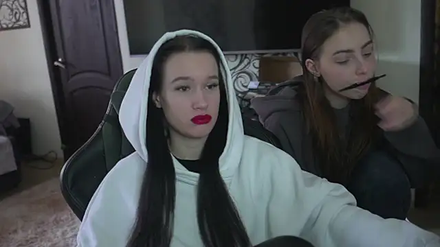 Snapshot of lis_silver chatting on February 6, 9:27 am lis silver online show from February 6, 9:27 am