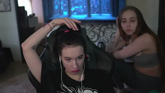 Snapshot of lis_silver chatting on January 13, 8:29 am lis silver online show from January 13, 8:29 am