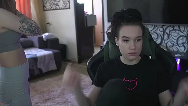 Snapshot of lis_silver chatting on February 10, 8:24 am lis silver online show from February 10, 8:24 am