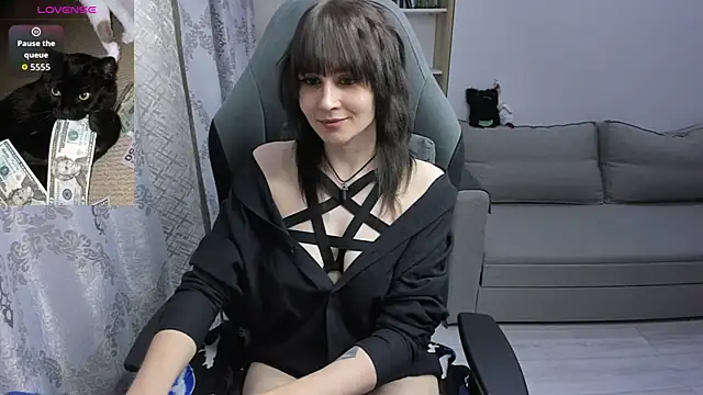 Snapshot of MistyDark chatting on July 7, 6:00 pm MistyDark online show from July 7, 6:00 pm