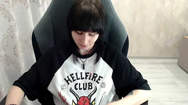 Snapshot of MistyDark chatting on October 22, 10:04 am MistyDark online show from October 22, 10:04 am