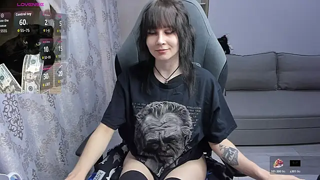 Snapshot of MistyDark chatting on June 15, 11:32 am MistyDark online show from June 15, 11:32 am