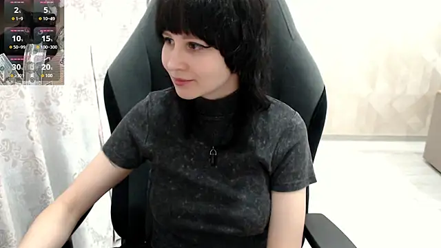 Snapshot of MistyDark chatting on October 17, 11:45 am MistyDark online show from October 17, 11:45 am