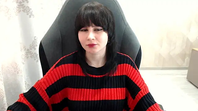 Snapshot of MistyDark chatting on October 9, 10:27 am MistyDark online show from October 9, 10:27 am