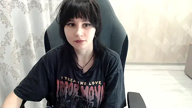 Snapshot of MistyDark chatting on October 14, 9:32 am MistyDark online show from October 14, 9:32 am