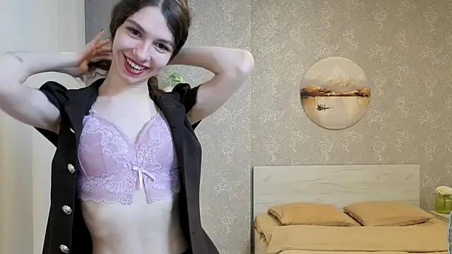 KellyShines online show from April 30, 3:19 pm