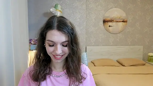 KellyShines online show from April 18, 2:08 pm