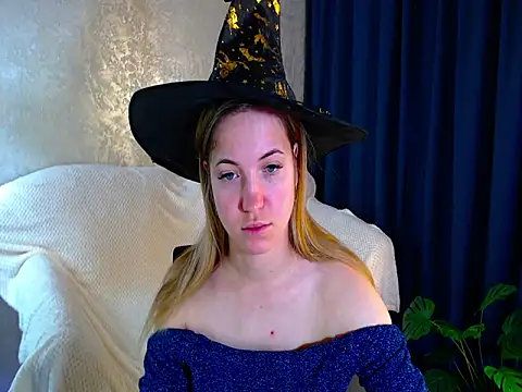 Snapshot of arlana_klart chatting on October 31, 1:13 am arlana klart online show from October 31, 1:13 am