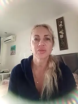 KissMiSveet online show from November 17, 10:30 am