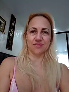 KissMiSveet online show from March 24, 6:35 am